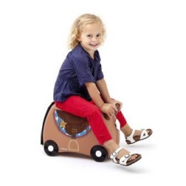 bronco horse trunki - girl riding around